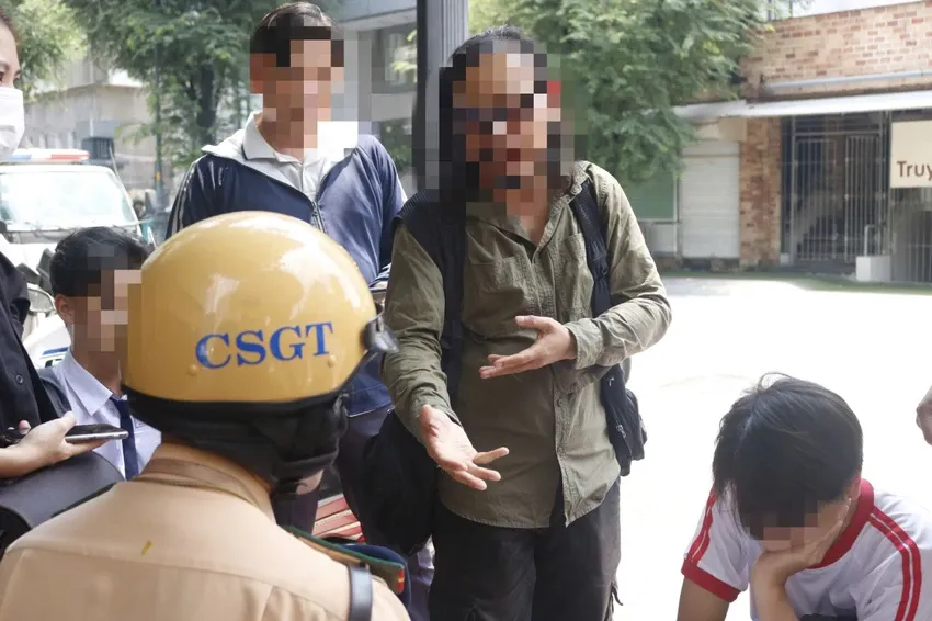 Phụ huynh đôi co với CSGT. phân khối lớn