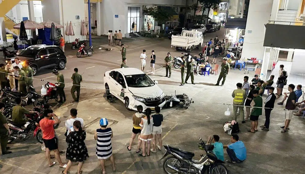 Tài xế say 'bí tỉ' lái ô tô tông hàng loạt xe, kéo lê 1 phụ nữ trên đường ở Bình Dương. Ảnh: NDCC say xỉn vẫn lái xe ra đường