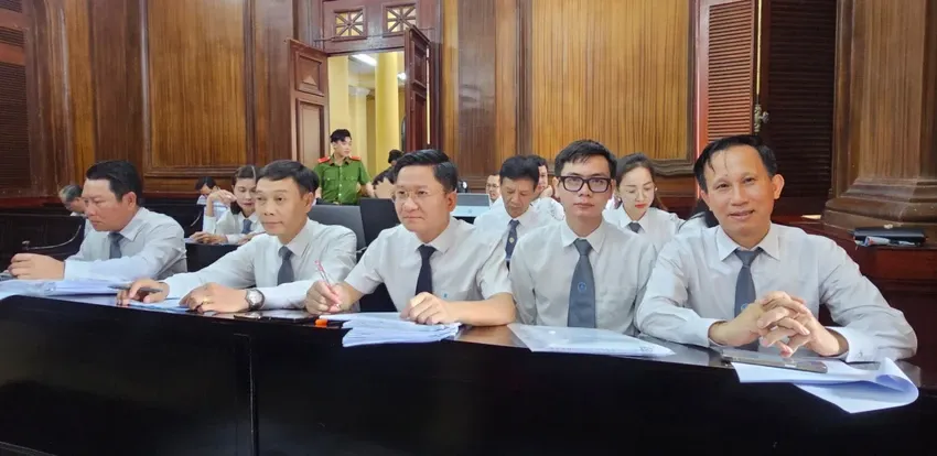Các luật sư trong một phiên tòa tại TP.HCM. Ảnh: SONG MAI thuê luật sư