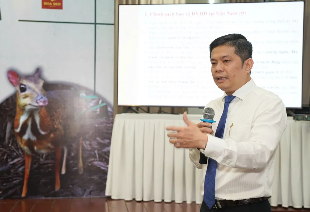 PGS.TS Lê Huỳnh Tấn Duy - Phó trưởng khoa Luật Hình sự, ĐH Luật TP.HCM trình bày tham luận tại Tọa đàm. Ảnh: THUẬN VĂN PGS.TS LEHUYNHTANDUY.png
