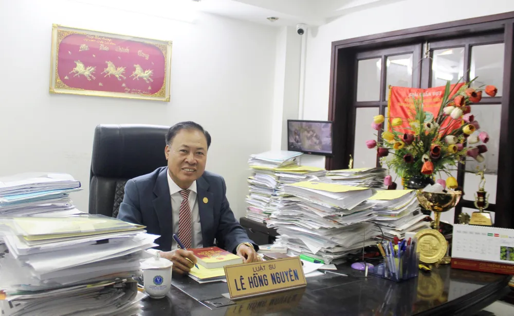 luat-su-le-hong-nguyen-luat-su-cong.jpg