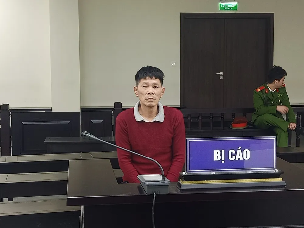 Nguyễn Hải Vân bị đưa ra xét xử trong phiên tòa vắng bóng người thân.