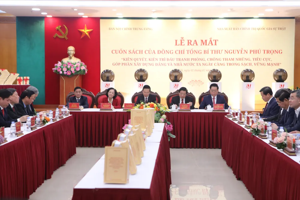 Nhiều lãnh đạo cấp cao của Đảng chủ trì lễ ra mắt sách mới của Tổng Bí thư Nguyễn Phú Trọng. Ảnh: Phước H. Nhiều lãnh đạo cấp cao của Đảng chủ trì lễ ra mắt sách mới của Tổng Bí thư Nguyễn Phú Trọng. Ảnh: Phước H.