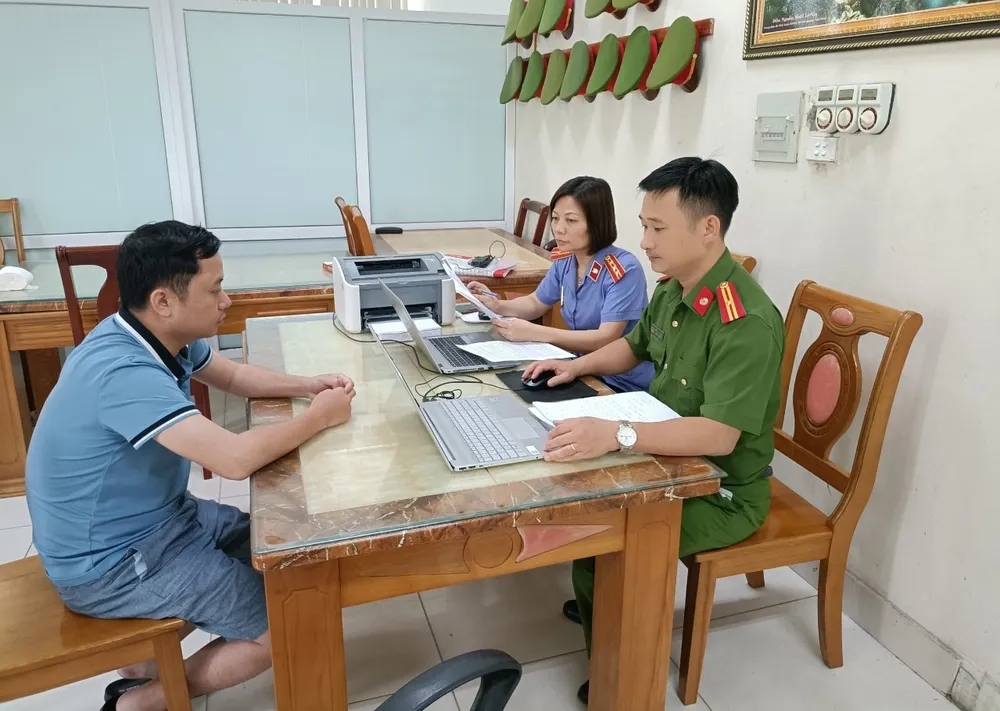 Đào Quang Hiệp tại cơ quan công an. Ảnh: CAQN