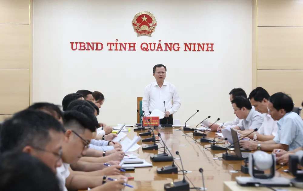 Quyền Chủ tịch UBND tỉnh Quảng Ninh Cao Tường Huy làm việc với đại diện các nhà máy điện than trên địa bàn, chiều 3-6. Quyền Chủ tịch UBND tỉnh Quảng Ninh Cao Tường Huy làm việc với đại diện các nhà máy điện than trên địa bàn, chiều 3-6.