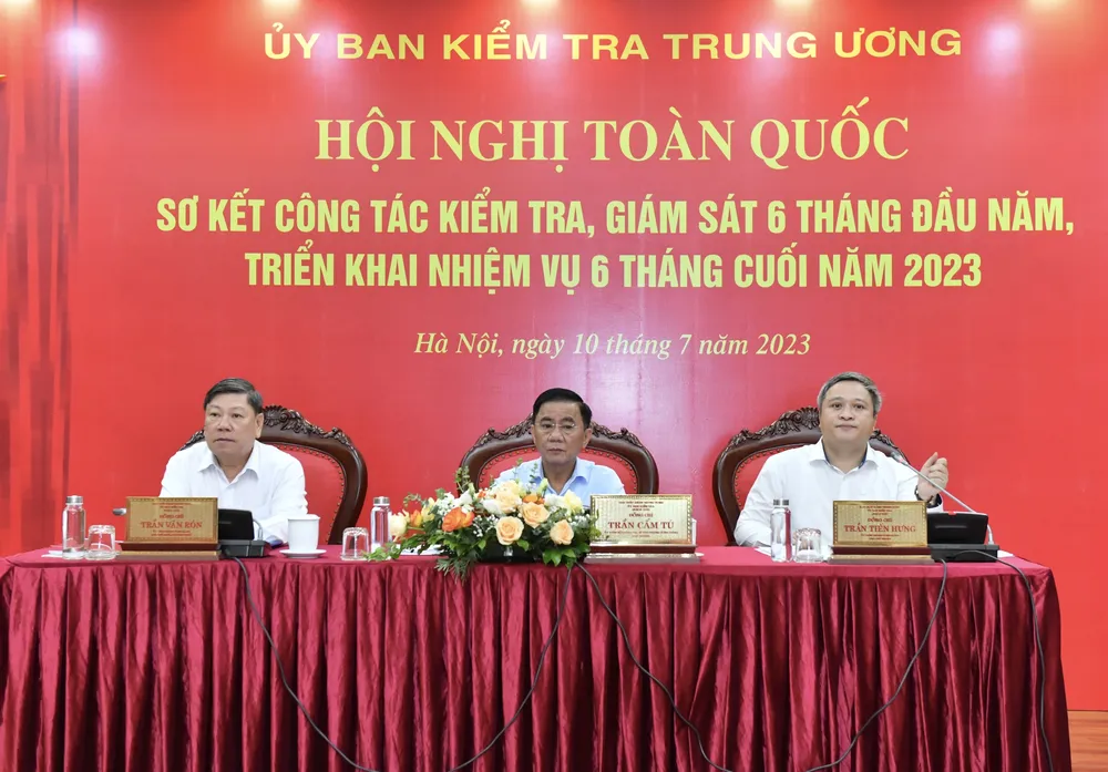 Lãnh đạo Ủy ban Kiểm tra Trung ương chủ trì hội nghị sơ kết công tác 6 tháng đầu năm 2023. Ảnh: Phạm Cường