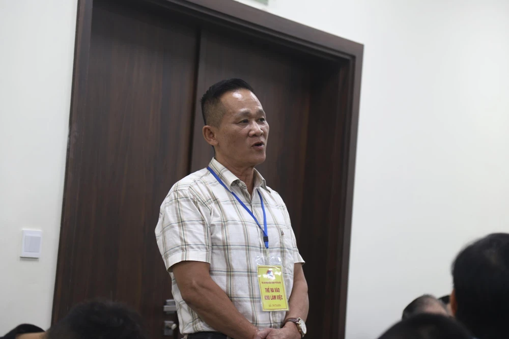 Trước tòa, nhân chứng Nguyễn Văn Kim khai to, rõ ràng, nhưng có nội dung còn khoảng cách với bút lục lời khai trong quá trình điều tra. Ảnh: HIẾU THIỆN Trước tòa, nhân chứng Nguyễn Văn Kim khai to, rõ ràng, nhưng có nội dung còn khoảng cách với bút lục lời khai trong quá trình điều tra. Ảnh: HIẾU THIỆN