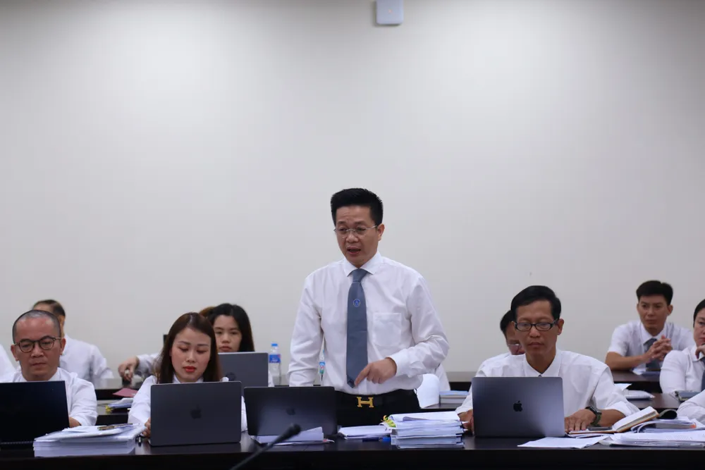 Nhóm luật sư bào chữa cho bị cáo Trần Hùng.