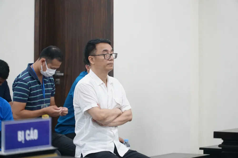 Bị cáo Trần Hùng trong phòng xét xử sáng nay. Ảnh: Phi Hùng