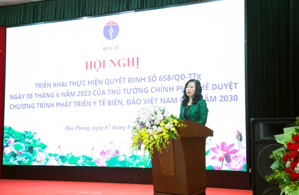 Bộ trưởng Y tế Đào Hồng Lan chủ trì hội nghị triển khai Chương trình phát triển y tế biển, đảo Việt Nam đến năm 2030. Ảnh: SKĐS.