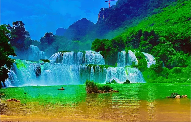 Thác Bản Giốc nằm trong 25 thác tự nhiên đẹp nhất thế giới theo bình chọn năm 2021 của tạp chí du lịch Mỹ Travel + Leisure. z3771763928516-1bde1836ea085d885ec92bc1368c7242.jpg