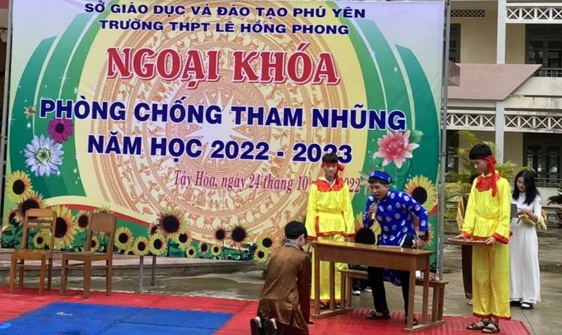 Sinh hoạt ngoại khóa về chủ đề PCTN, một hình thức sinh động để giáo dục liêm chính trong học sinh. Ảnh: Trường THPT Lê Hồng Phong, Phú Yên. pctn-ngoai-khoa-phu-yen-198-9637.jpg