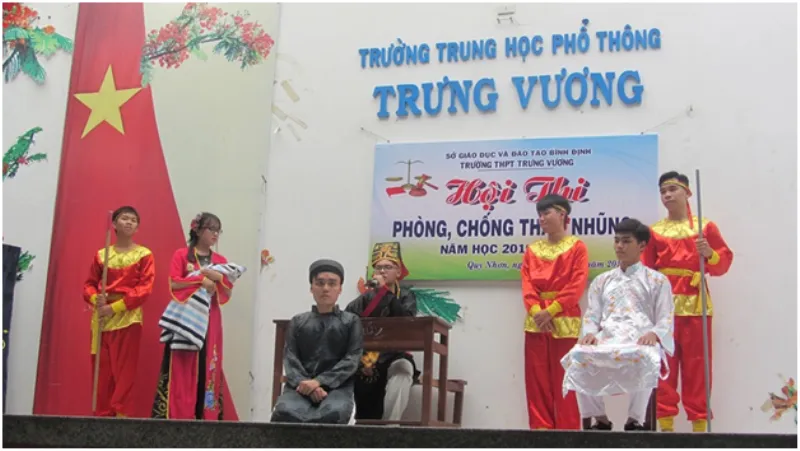 Một hoạt động ngoại khóa về nội dung phòng, chống tham nhũng ở bậc học THPT. Ảnh: Trường THPT Trưng Vương, tỉnh Bình Định. PCTN_ngoai khoa Binh Dinh2.jpg