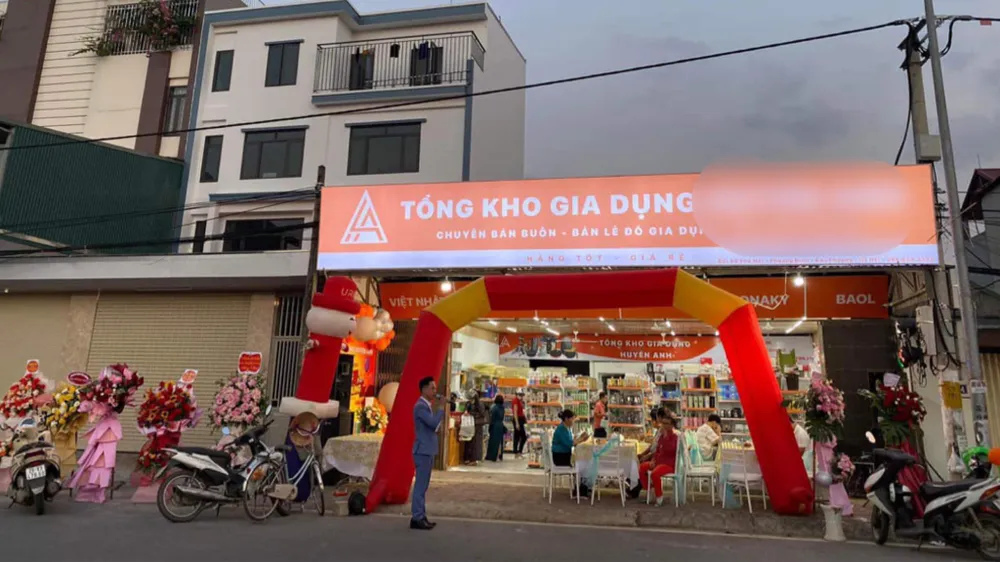 Cháy cửa hàng gia dụng sau 3 ngày khai trương