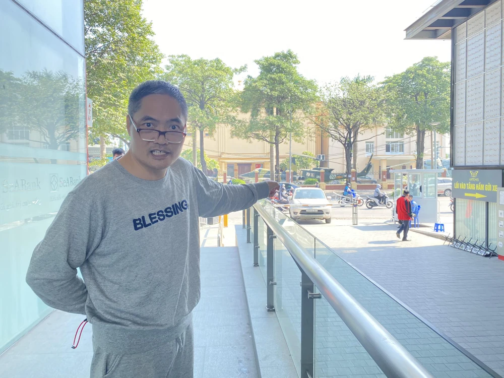 Anh Nguyễn Trường Sa, ở tầng 23 chung cư Artemis cho rằng chủ đầu tư tăng giá gửi xe quá mức quy định. Bị tăng giá gửi xe quá cao, cư dân Artermis sẵn sàng đối đầu