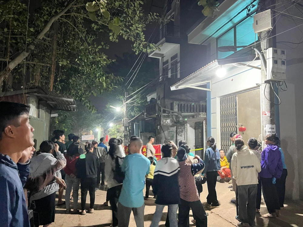 Nhiều nhà bị nghiêng sụt lún do khoan giếng ở Hà Nội