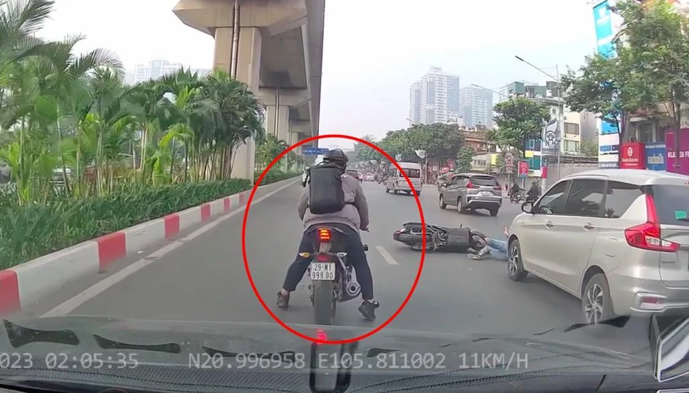 Tìm bị hại trong clip thanh niên gây tai nạn giao thông rồi bỏ chạy ở Hà Nội