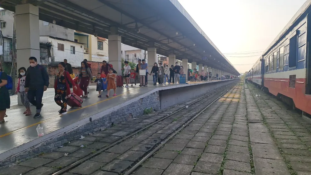 Ga Sài Gòn đón lượng khách lớn trở lại TP.HCM sau kỳ nghỉ Tết dài