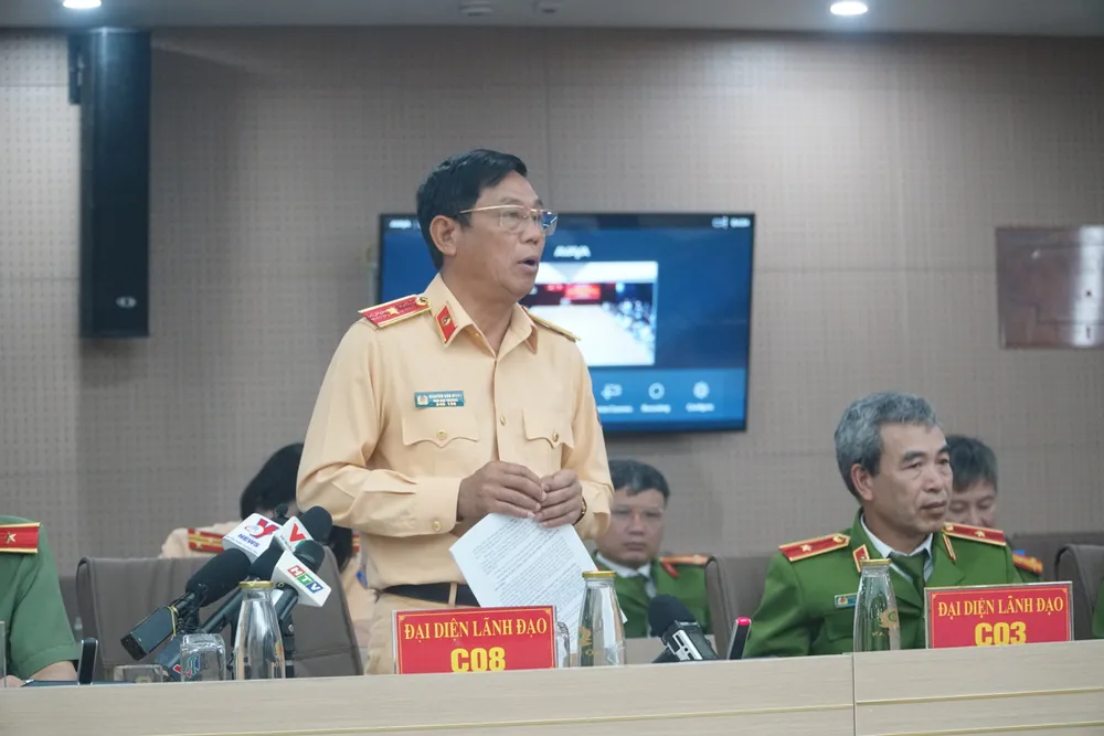 Thiếu tướng Nguyễn Văn Mừng, Phó Cục trưởng Cục C08 Bộ Công an phát biểu tại cuộc họp báo. Ảnh PHI HÙNG Thí điểm đấu giá biển số ô tô mang lại kết quả tích cực, có thể tính mở rộng sang xe máy