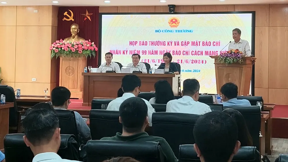 Bộ Công Thương cho biết việc điều chỉnh giá điện sắp tới thế nào còn phụ thuộc kết quả kiểm tra chi phí sản xuất kinh doanh điện năm 2023 của EVN. Ảnh: AH Chưa xác định thời điểm tăng giá điện