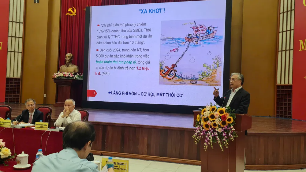 PGS Trần Đình Thiên, nguyên Viện trưởng Viện Kinh tế Việt Nam, phân tích về động lực tăng trưởng của kinh tế Việt Nam trong 40 năm đổi mới và giải pháp cho giai đoạn mới. dong luc tang truong Tran Dinh Thien.jpg