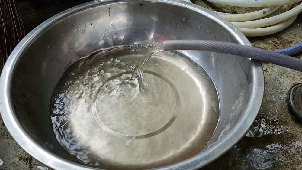 nuoc co mau vang sau lu da nang.jpg