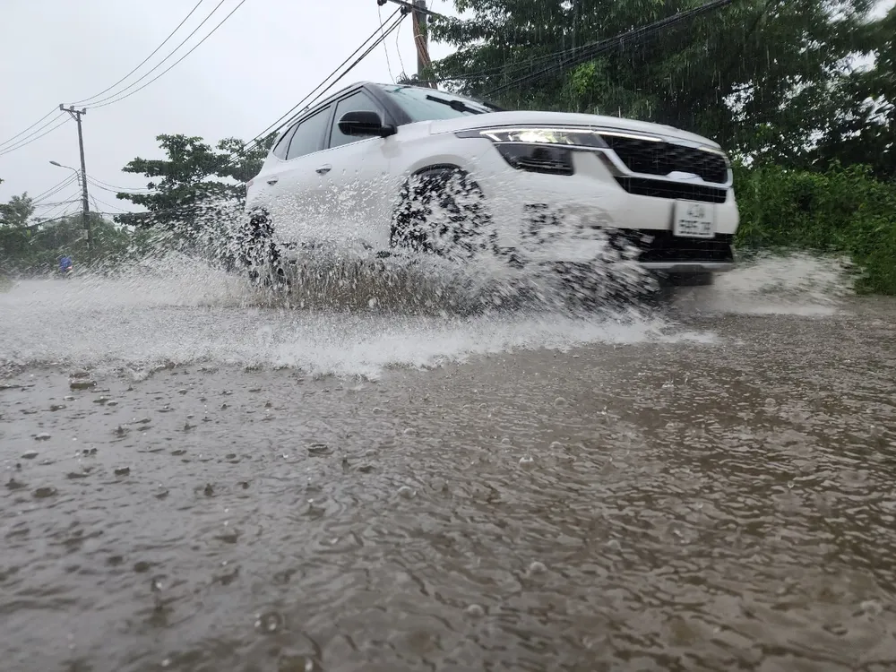 da nang duong tiep tuc ngap.jpg
