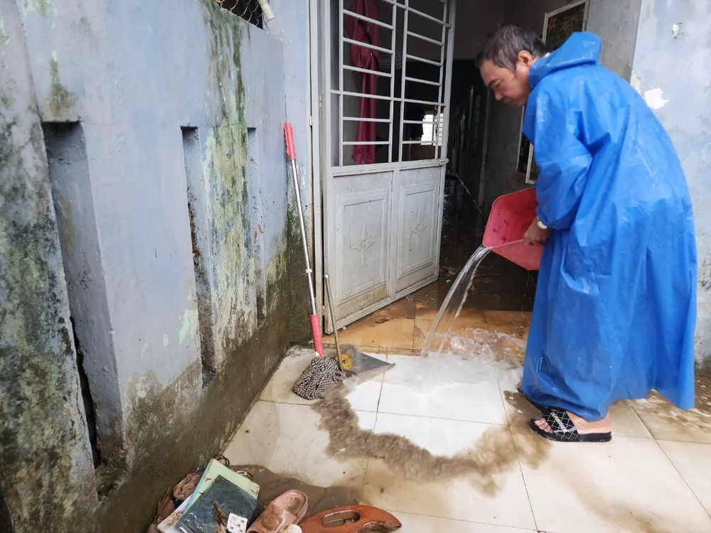 da nang lay nuoc rua nha.jpg