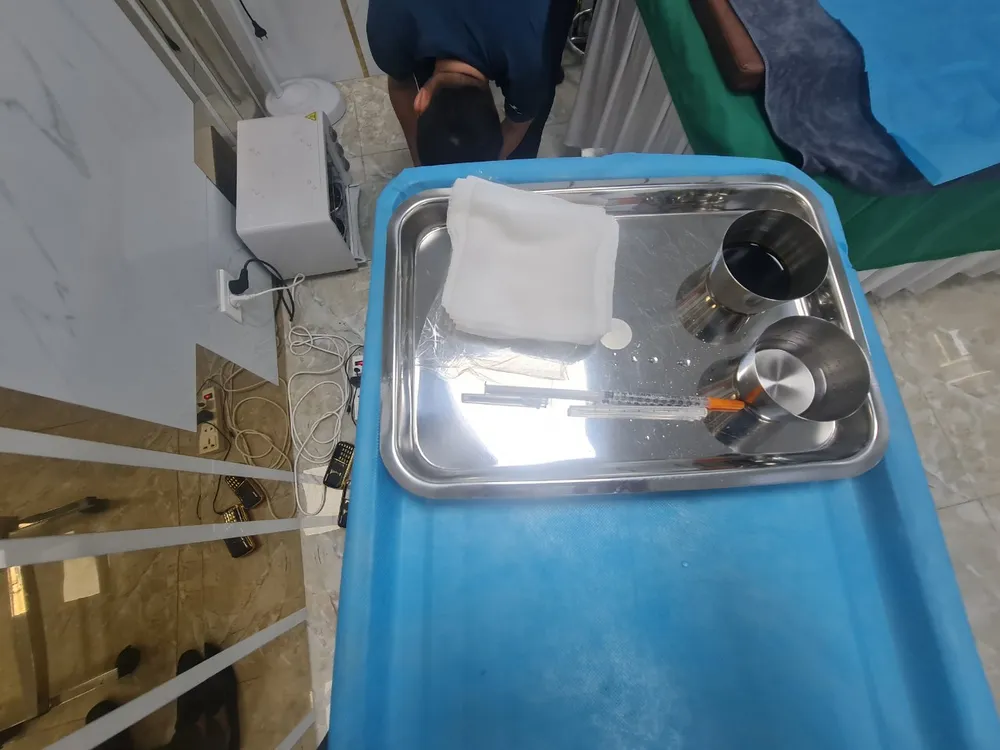 Công an phát hiện nhiều sản phẩm không rõ nguồn gốc xuất xứ tại cơ sở thẩm mỹ ID Korea. Ảnh: MT. nang-nguc-tham-my-ID Korea