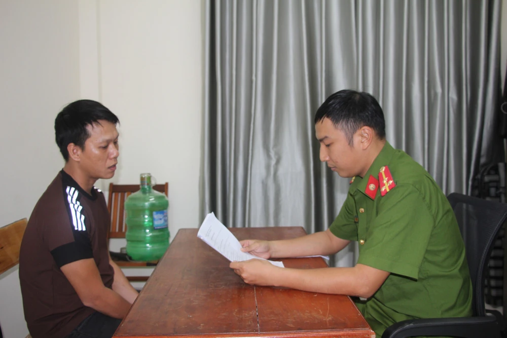 cướp điện thoại