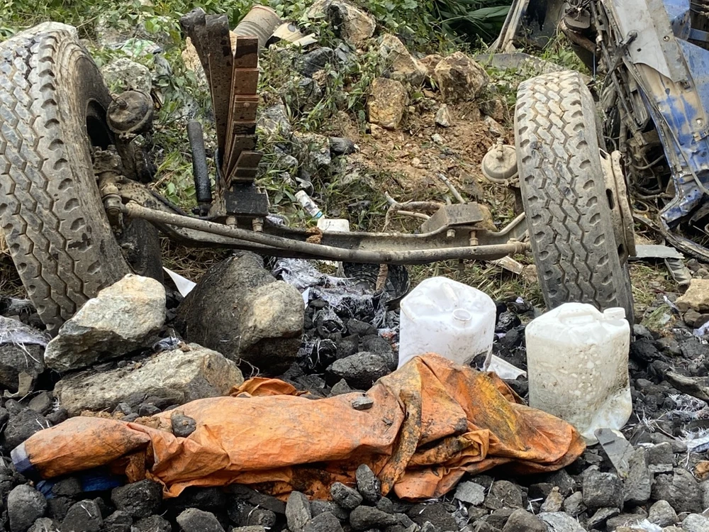 xe tải va chạm xe đầu kéo