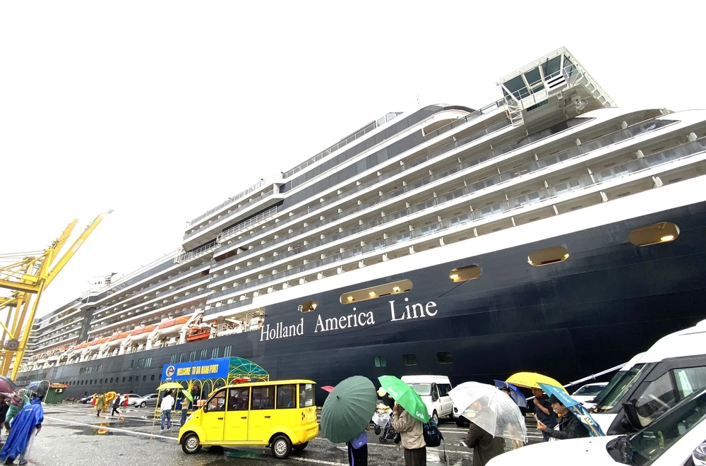 Du thuyền 5 sao Westerdam chở theo 2000 hành khách đến với Đà Nẵng. Ảnh: MT. du thuyền quốc tế 5 sao