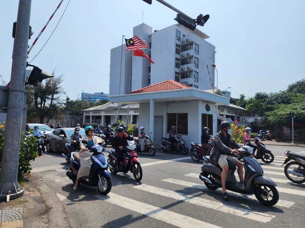 Cổng ra vào các khu công nghiệp đã đông đúc công nhân đi làm trở lại sau kỳ nghỉ tết Nguyên đán Giáp Thìn 2024. Ảnh: MINH TRƯỜNG. lao động