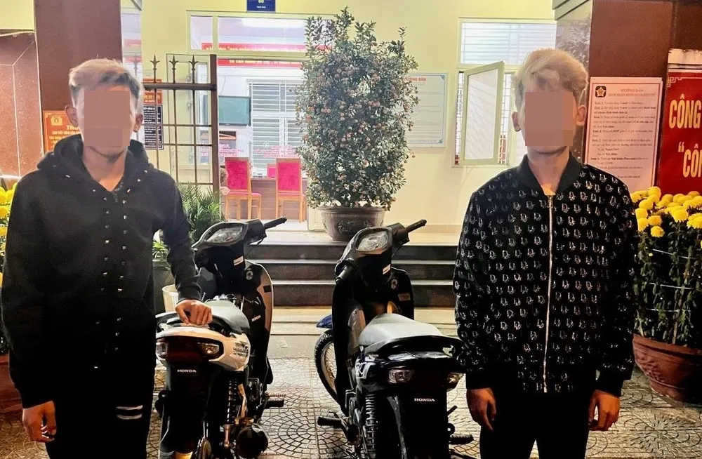 S và V cùng tang vật. Ảnh: CA xe máy