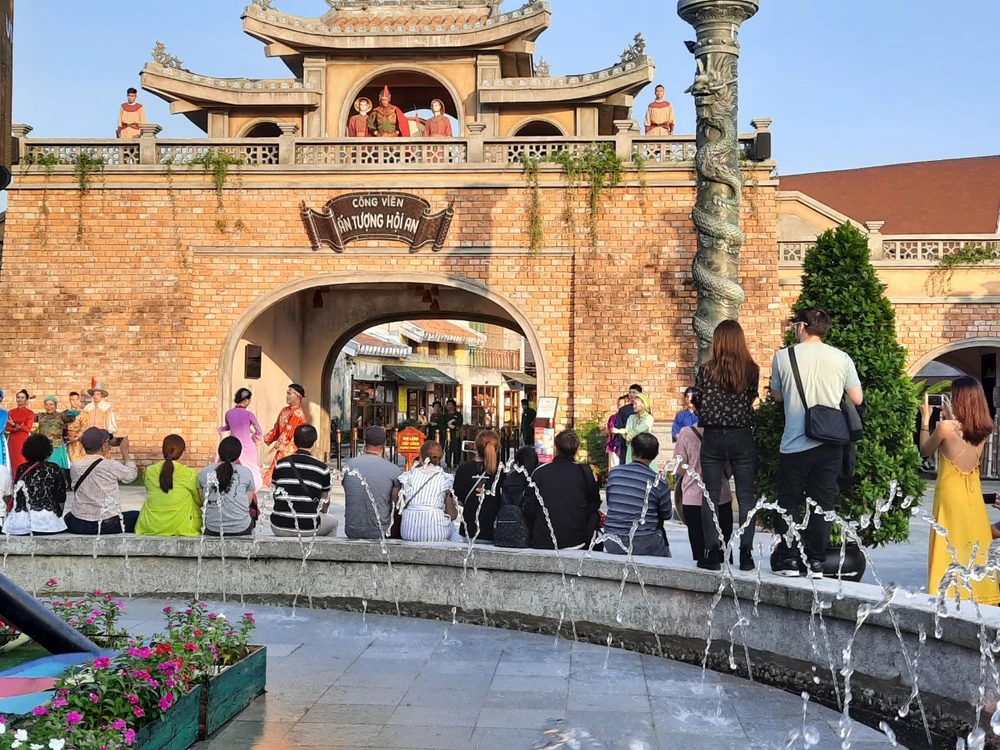 Công viên Ấn tượng Hội An thu hút rất nhiều du khách trong và ngoài nước. Ảnh: TN. công viên ấn tượng hội an