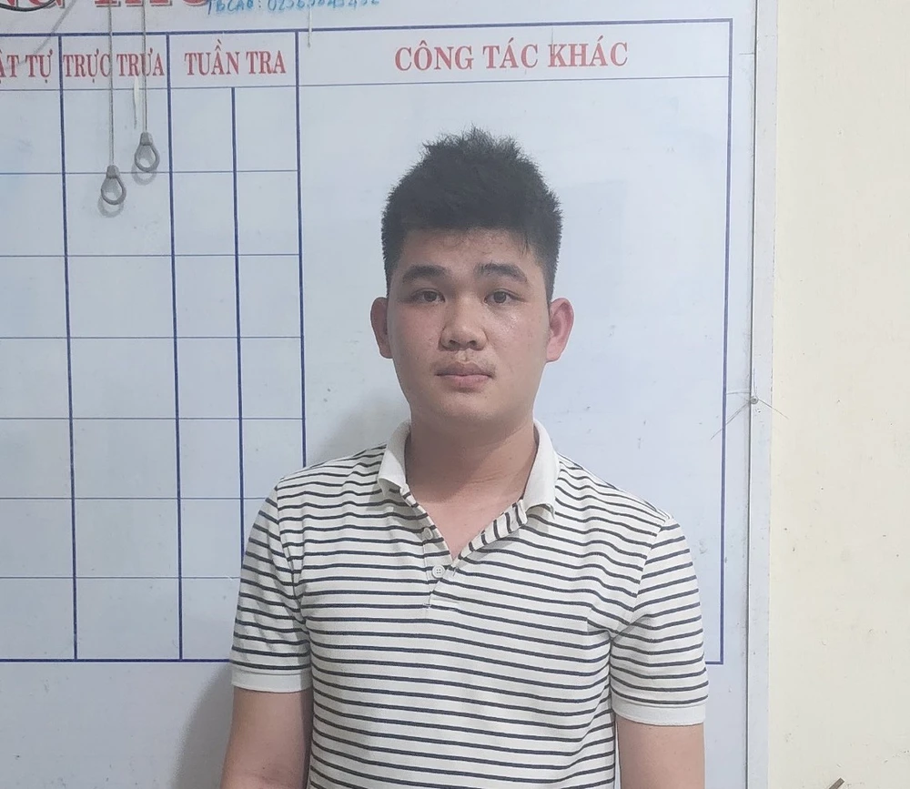 Tạo tại cơ quan công an. Ảnh: MINH TRƯỜNG. tong-thang-xe-may-vao-chien-si-canh-sat.jpg