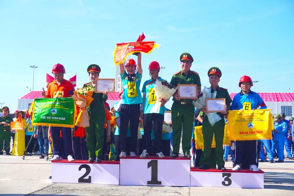 trao-giai-thi-nghiep-vu-chua-chay-da-nang.JPG