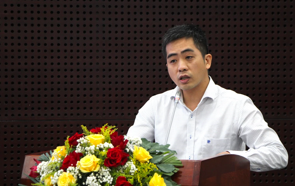 ThS. Nguyễn Ngọc Hoàng chỉ ra những điểm mới trong đấu thầu qua mạng. Ảnh: MINH TRƯỜNG. đấu thầu qua mạng