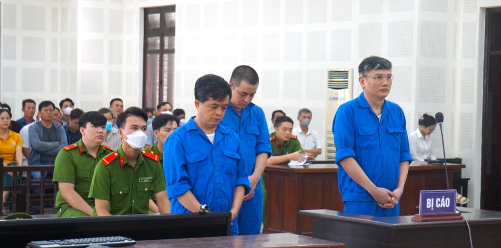 Rất nhiều người có quyền lợi và nghĩa vụ liên quan đến tham dự phiên toà. Ảnh: MT. giám đốc trung tâm đăng kiểm