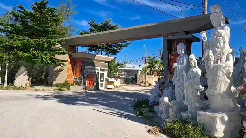 Làng đá mỹ nghệ Non Nước. Ảnh: MT. điêu khắc đá