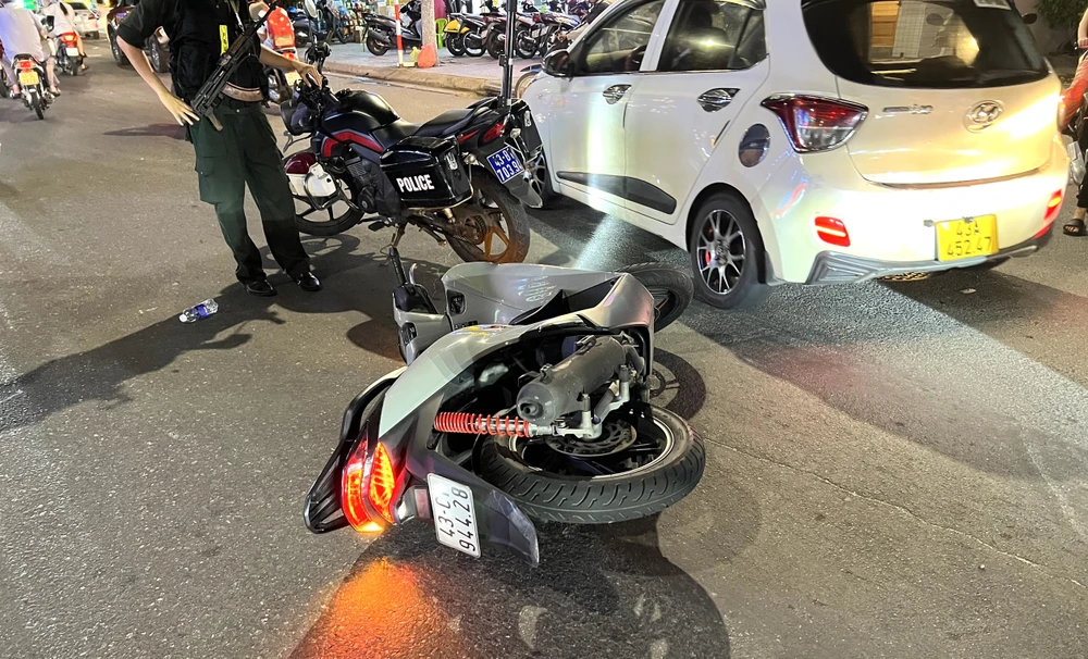 thả xe bỏ chạy khi thấy công an