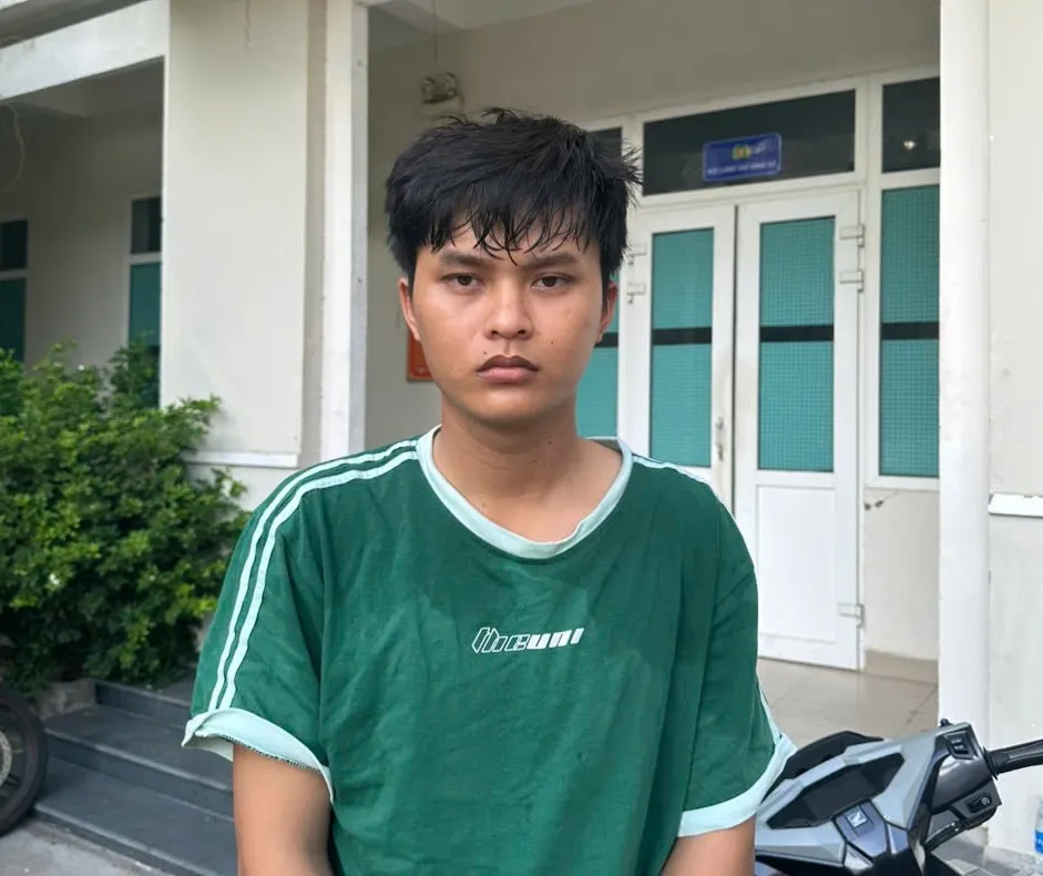 Cường khai nhận hành vi của mình tại cơ quan công an. Ảnh: CA. cuong.jpg