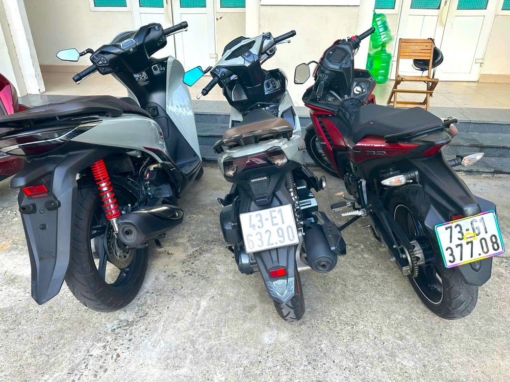 Ba chiếc xe máy bị trộm đi trong đêm. Ảnh: CA. tiệm cầm đồ