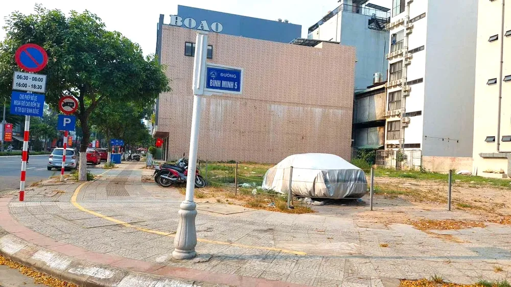 Khu đất mặt đường 2-9 được toà tuyên thuộc quyền sở hữu riêng của ông Bảo. Ảnh: MINH TRƯỜNG. nguyen-giam-doc-so-kh&dt-tinh-quang-nam.jpg