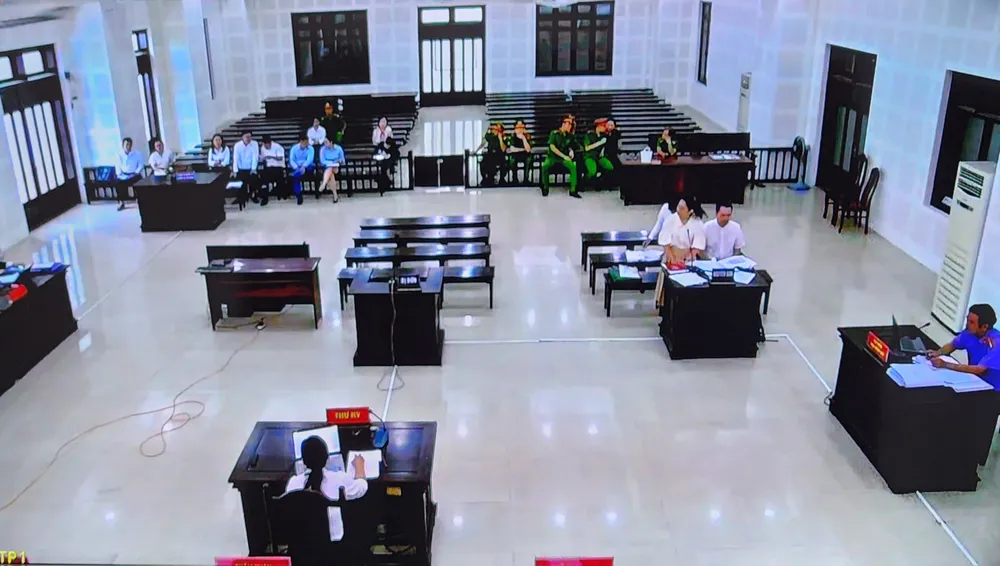 Phóng viên tác nghiệp tại phòng báo chí xem qua màn hình trực tiếp. Ảnh: MINH TRƯỜNG. ly hôn lê phước hoài bảo