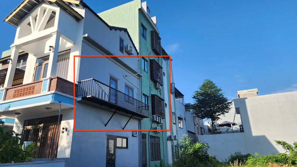 Chủ nhà cam kết sẽ tháo dỡ trong thời gian tới. hanh-lang-sat.jpg