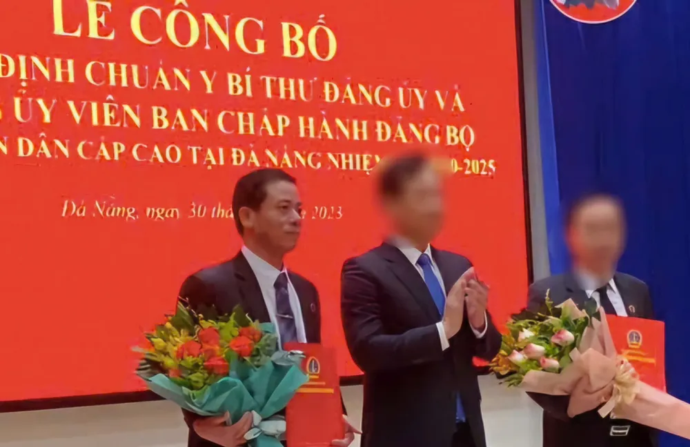 Ông Phạm Việt Cường, Phó Chánh án TAND Cấp cao tại Đà Nẵng (ngoài cùng bên trái). Ảnh: PLO. TAND cấp cao tại đà nẵng