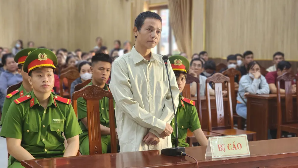Nam khai nhận hành vi của mình trước toà. Ảnh: MT. người phụ nữ bán nước mía