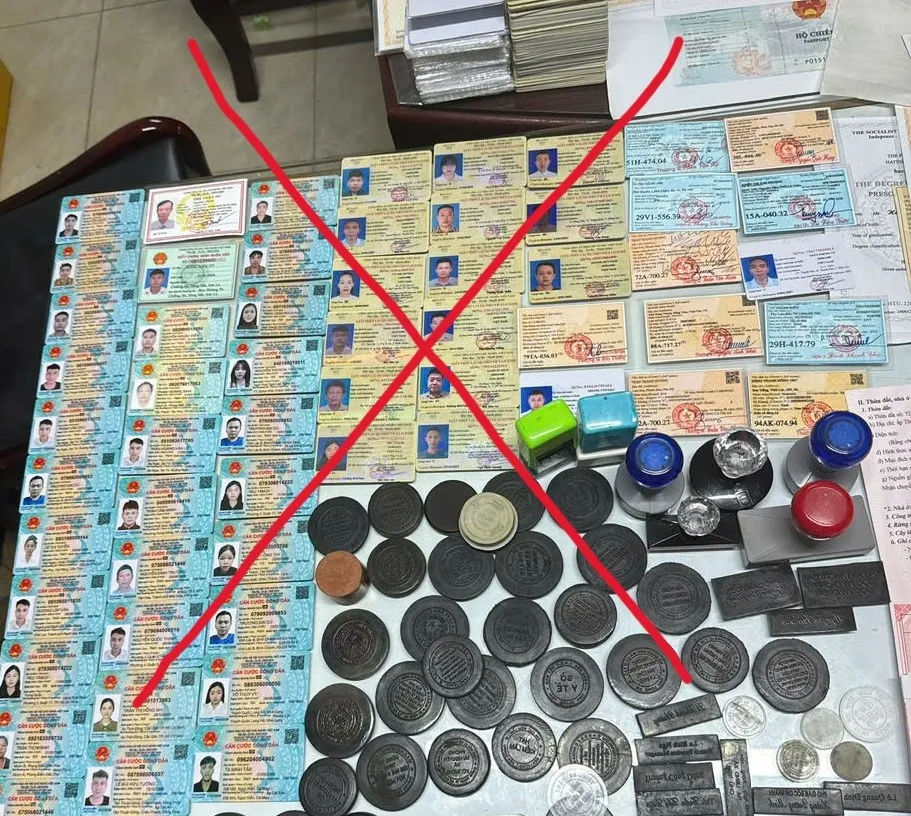 làm giả con dấu