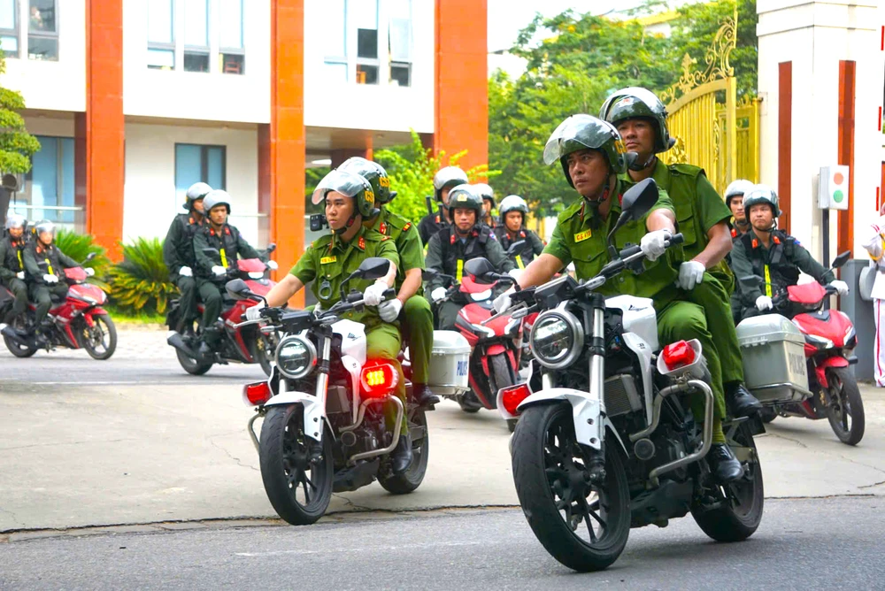 Công an sẽ tuần tra đêm đến sáng xử lý thanh thiếu niên đua xe trái phép. Ảnh: MINH TRƯỜNG. Công an tp đà nẵng